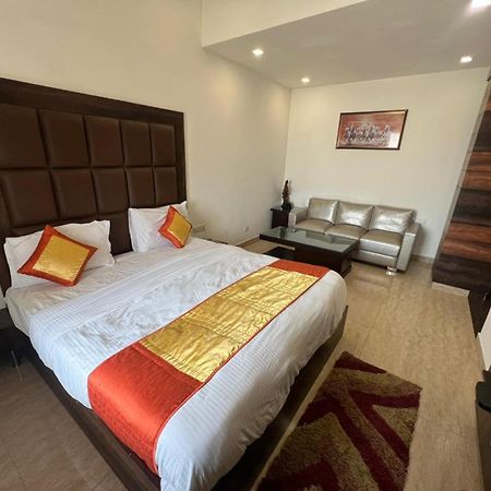 Hotel Royal Palace Hapur Ngoại thất bức ảnh