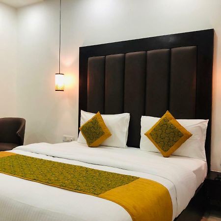 Hotel Royal Palace Hapur Ngoại thất bức ảnh