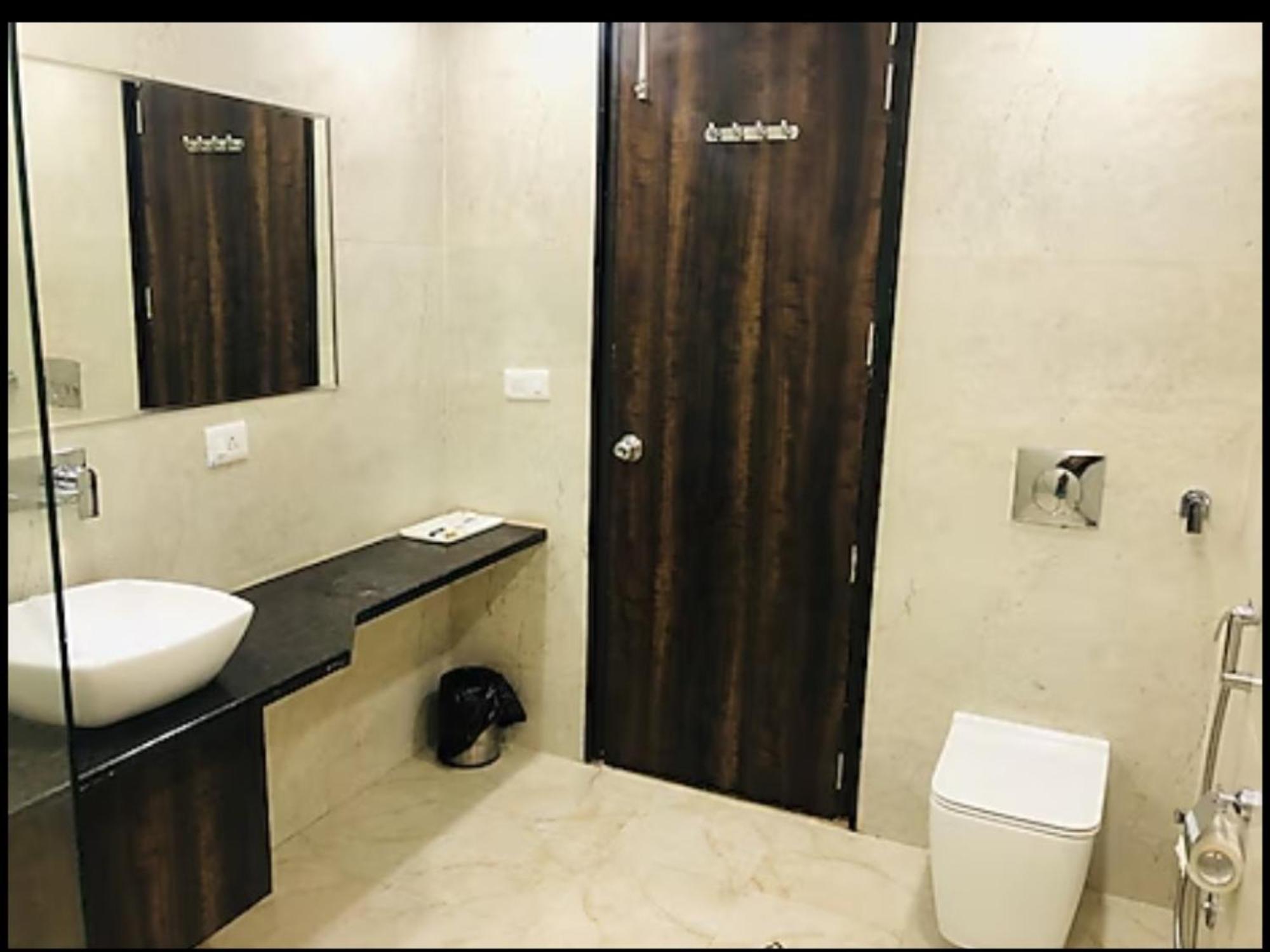 Hotel Royal Palace Hapur Ngoại thất bức ảnh