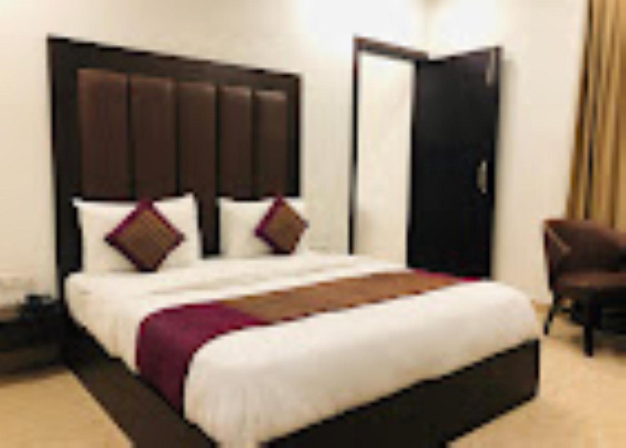 Hotel Royal Palace Hapur Ngoại thất bức ảnh