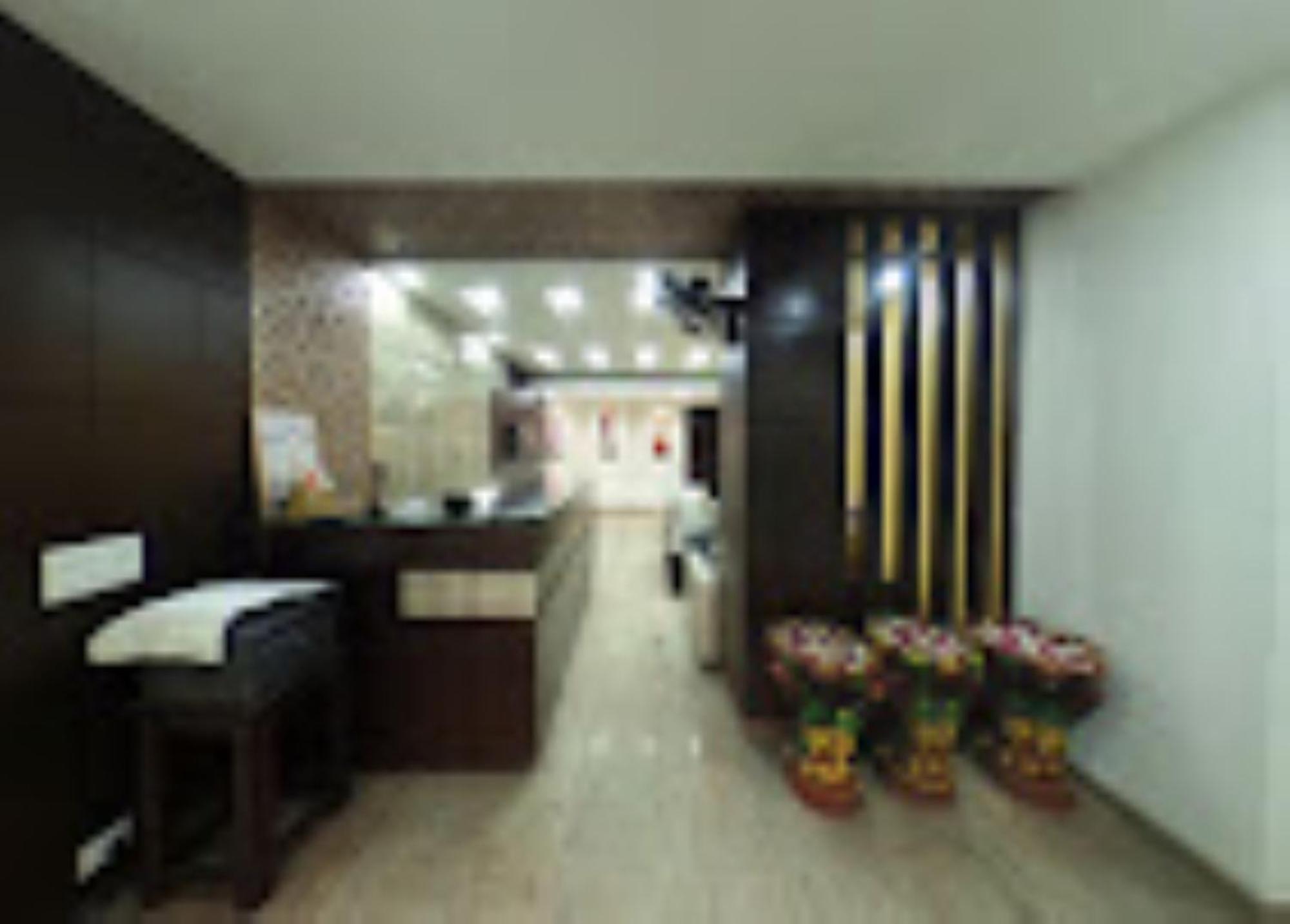 Hotel Royal Palace Hapur Ngoại thất bức ảnh