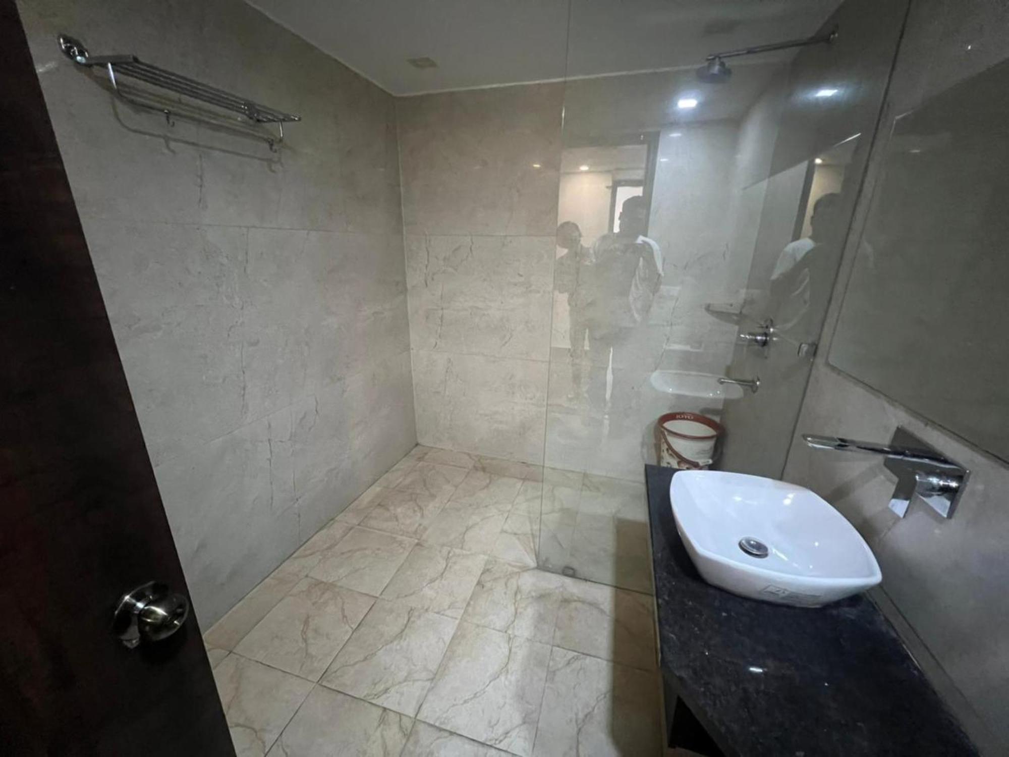Hotel Royal Palace Hapur Ngoại thất bức ảnh