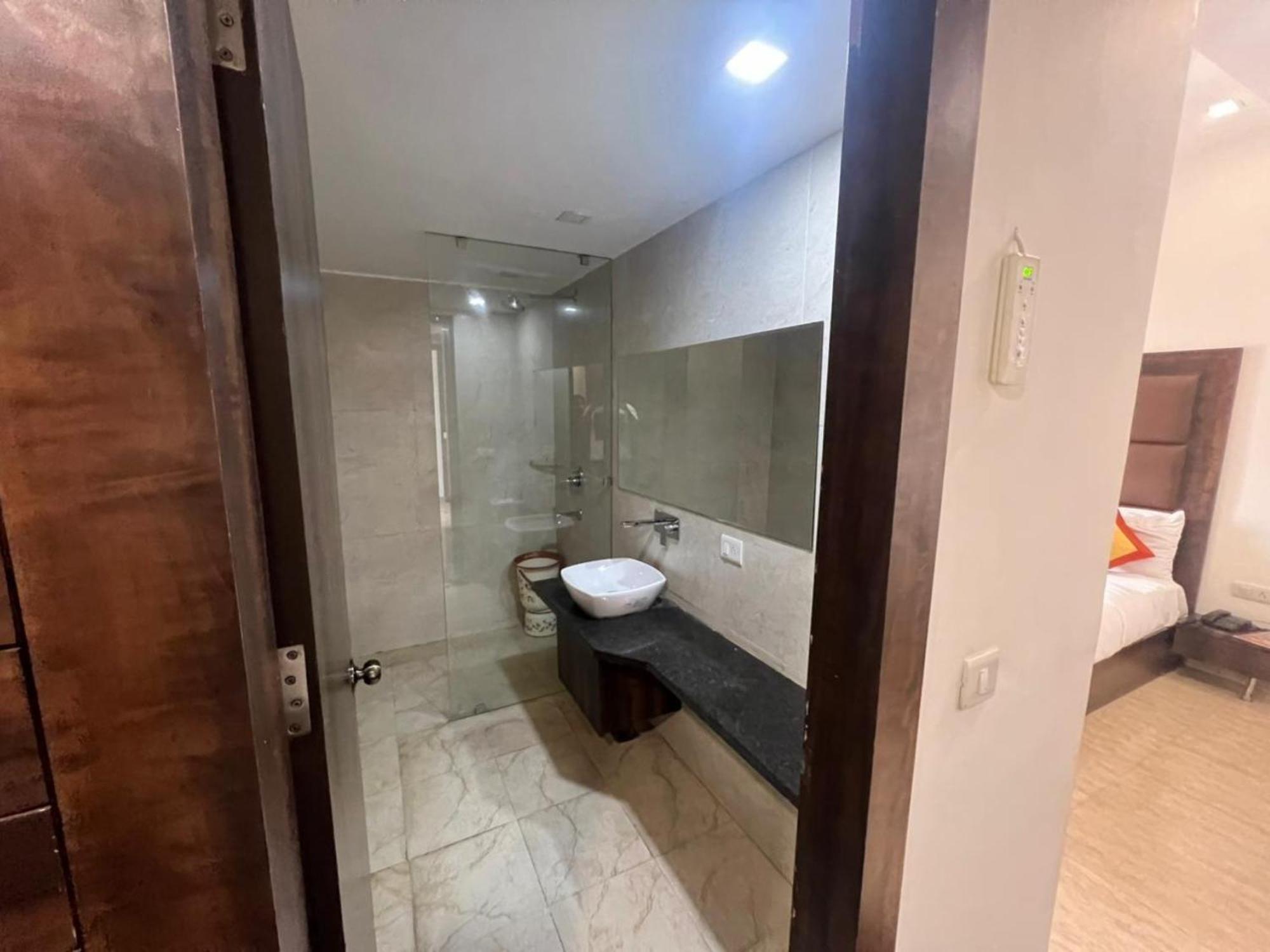 Hotel Royal Palace Hapur Ngoại thất bức ảnh