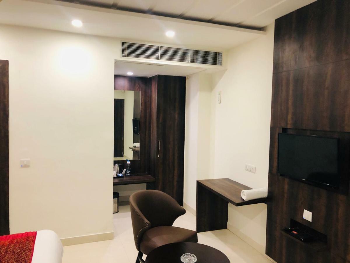 Hotel Royal Palace Hapur Ngoại thất bức ảnh