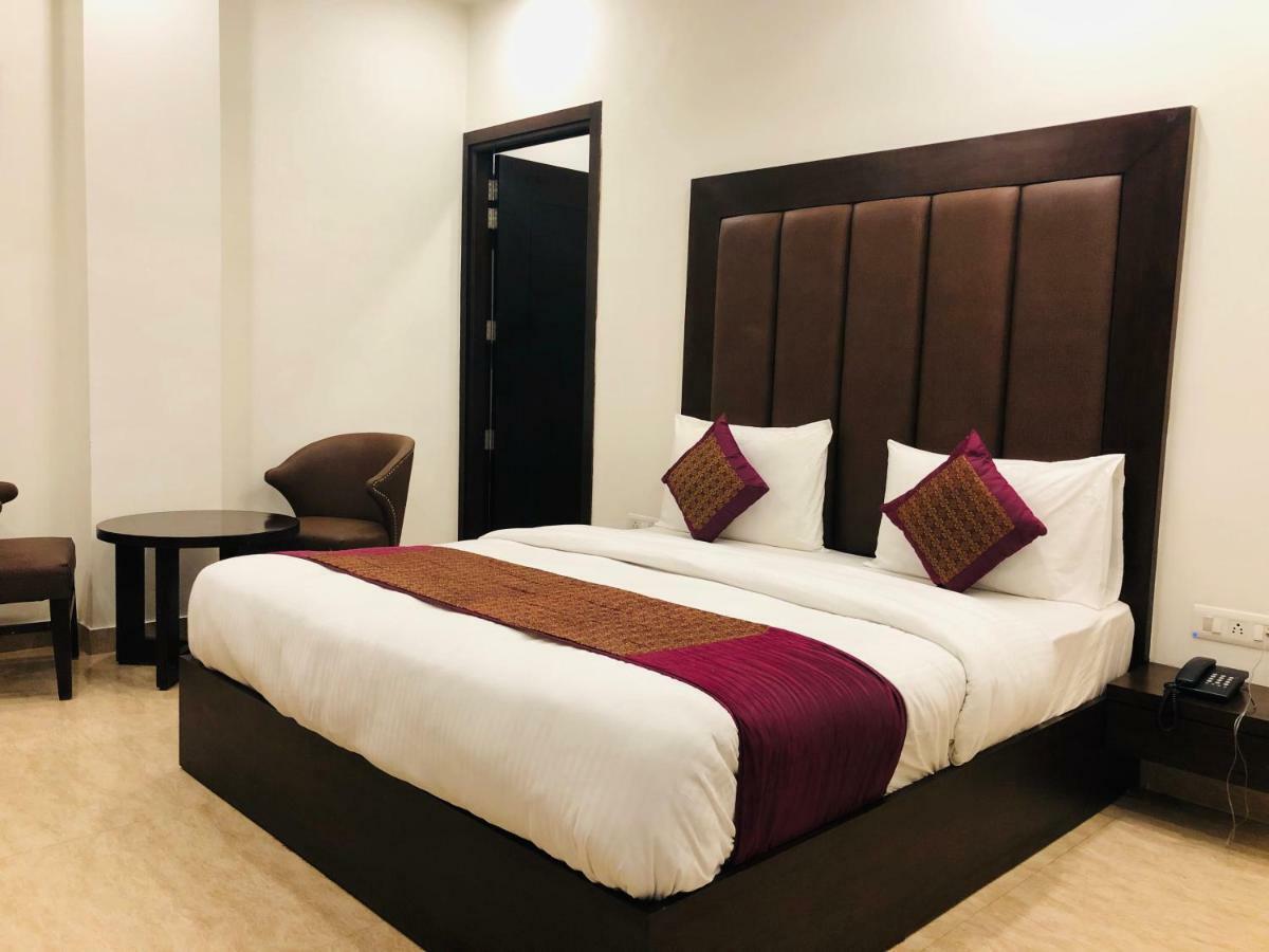 Hotel Royal Palace Hapur Ngoại thất bức ảnh