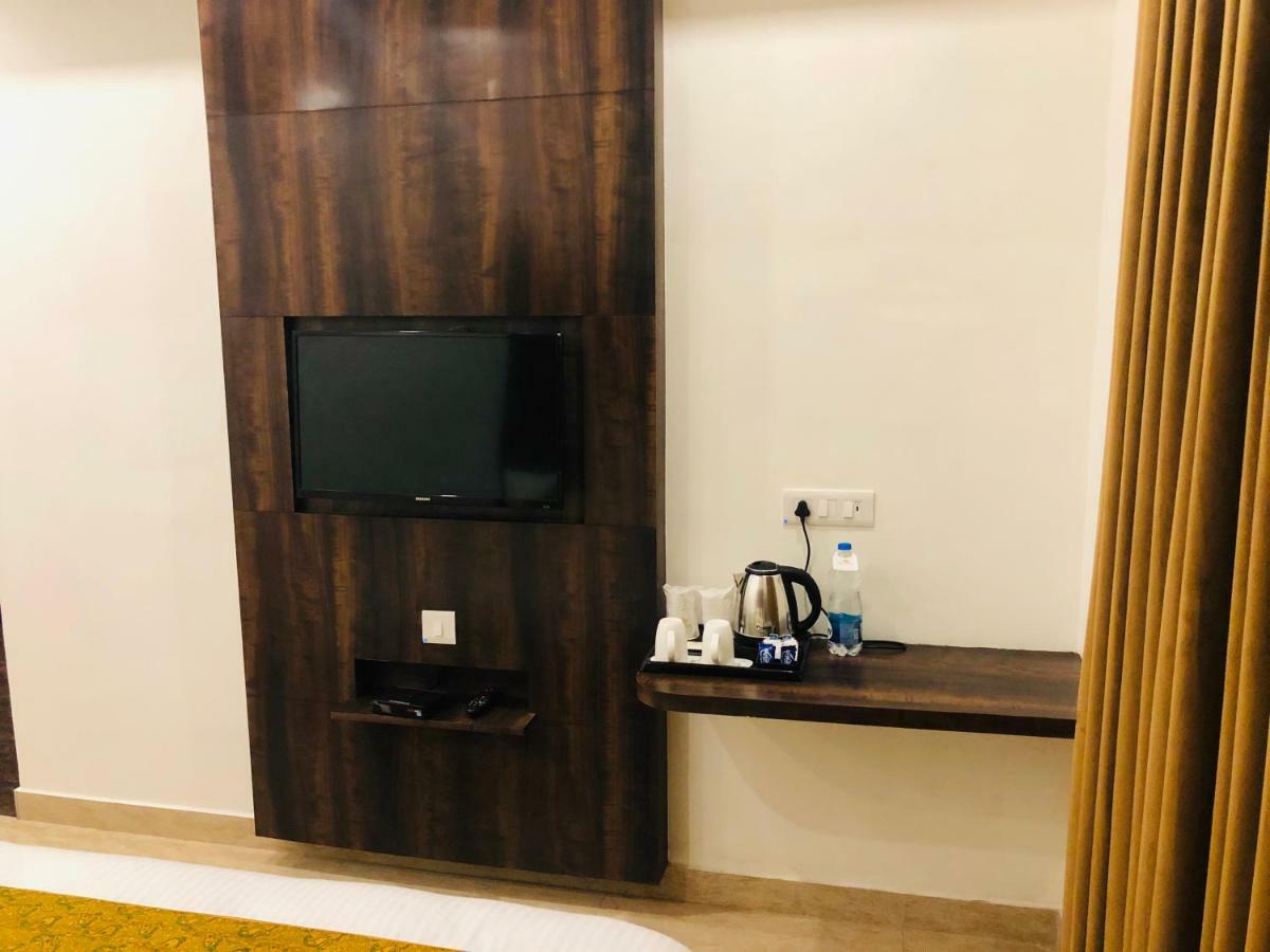 Hotel Royal Palace Hapur Ngoại thất bức ảnh
