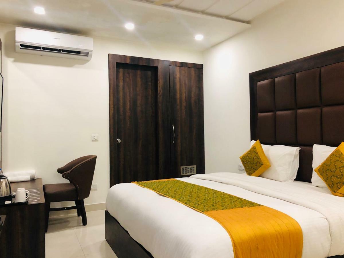 Hotel Royal Palace Hapur Ngoại thất bức ảnh