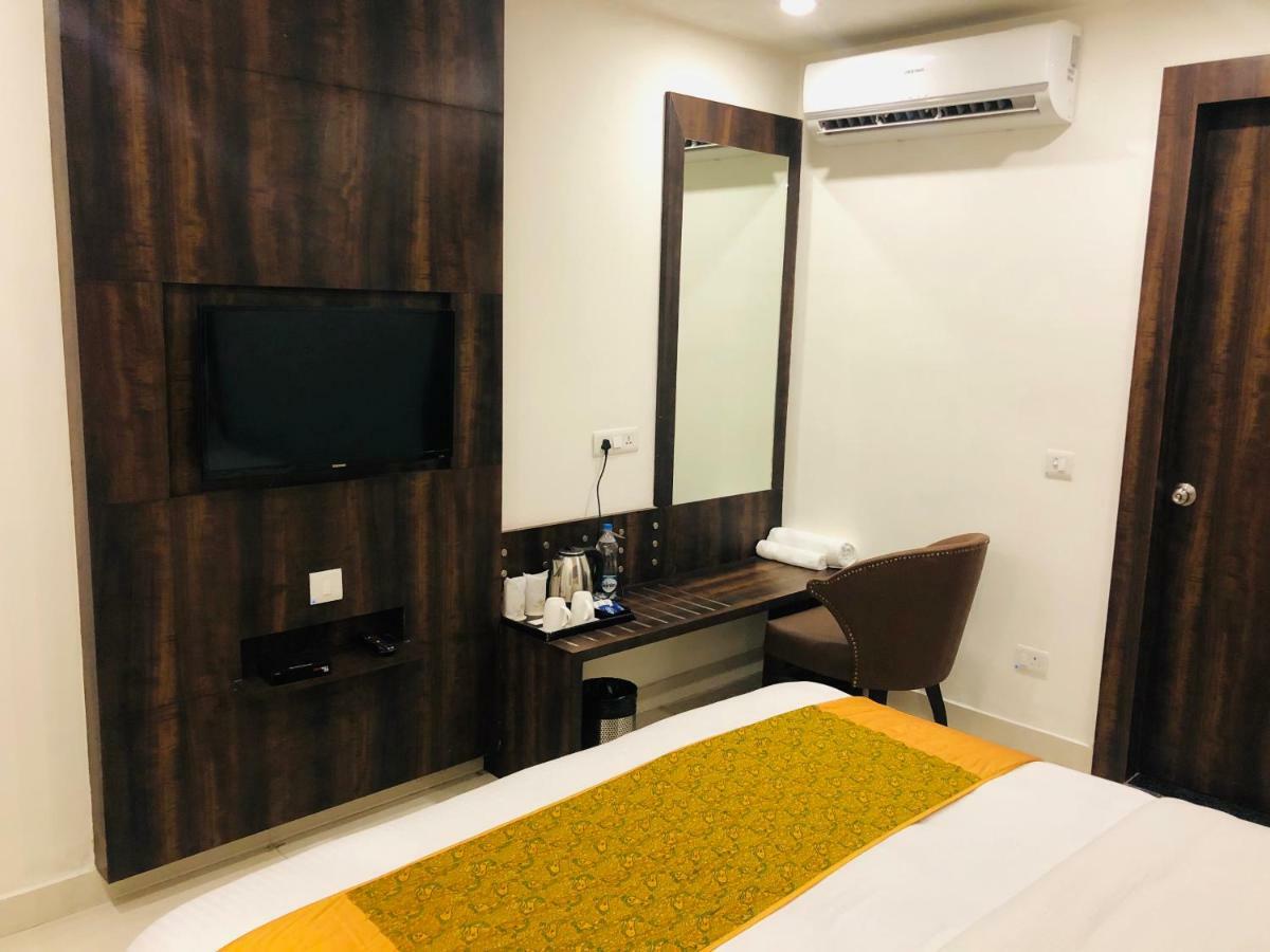 Hotel Royal Palace Hapur Ngoại thất bức ảnh